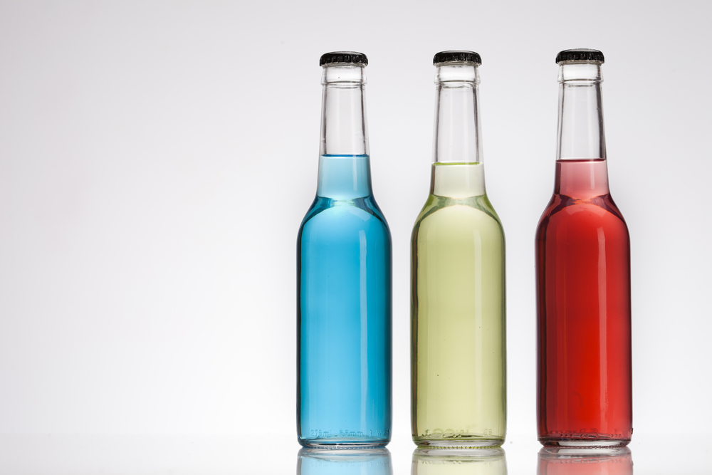 白色秘境中的異域風(fēng)情 水果與酒精的視覺盛宴