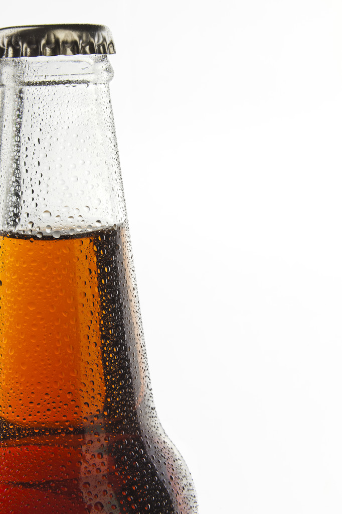 當(dāng)汽瓶破浪 解讀酒精飲料的“零酒精”化浪潮